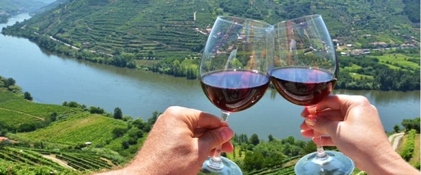 Não procure mais destinos românticos. O Douro é perto e é o ideal!