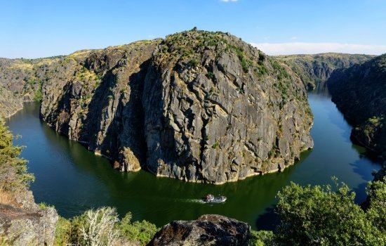 O Douro Internacional Ã© um vale profundo e de margens escarpadas
