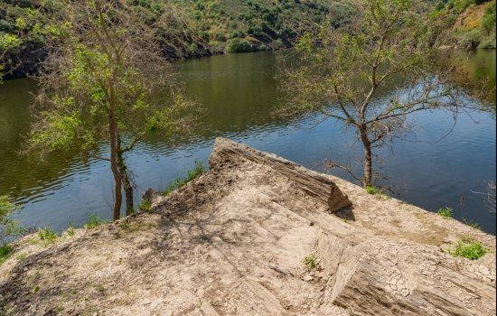 Uma rocha prÃ©-histÃ³rica neste local considerado PatrimÃ³nio da Humanidade