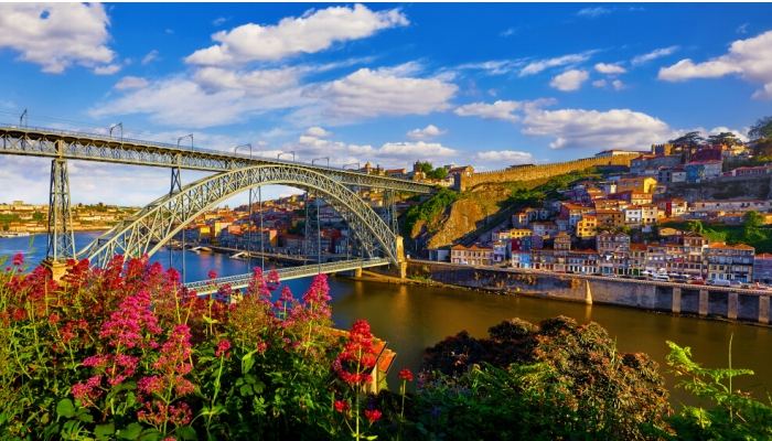 A esplÃªndida Ponte D. LuÃ­s I, Ã© um brilhante exemplar da arquitetura do ferro.