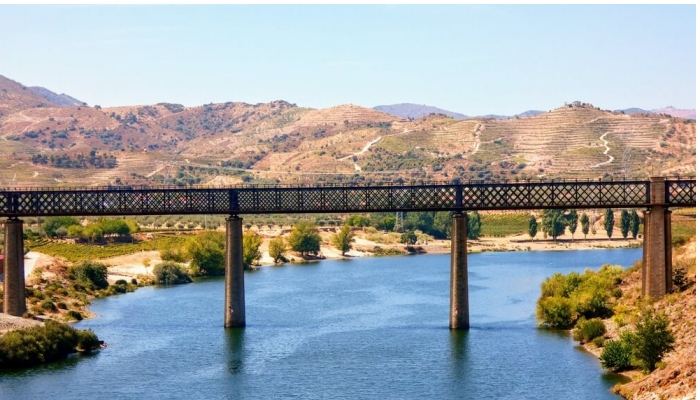 Antiga Ponte RodoviÃ¡ria e FerrÃ³viÃ¡ria do Pocinho, atualmente encerrada.